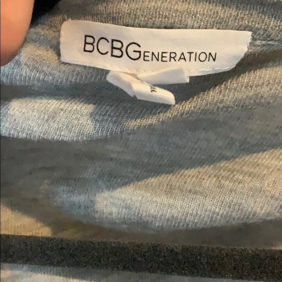 ⚡️BCBG Gen Gray Flowy Button Cardigan⚡️ - Picture 2 of 3